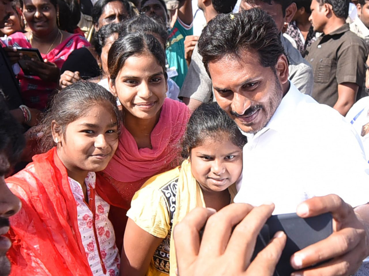 Ys jagan padayatra Photo Gallery - Sakshi11