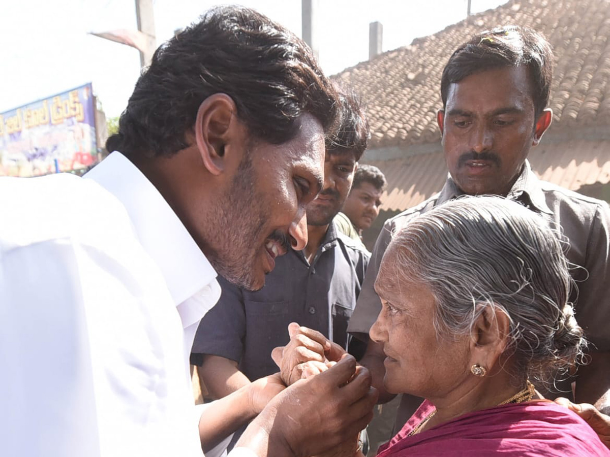 Ys jagan padayatra Photo Gallery - Sakshi12