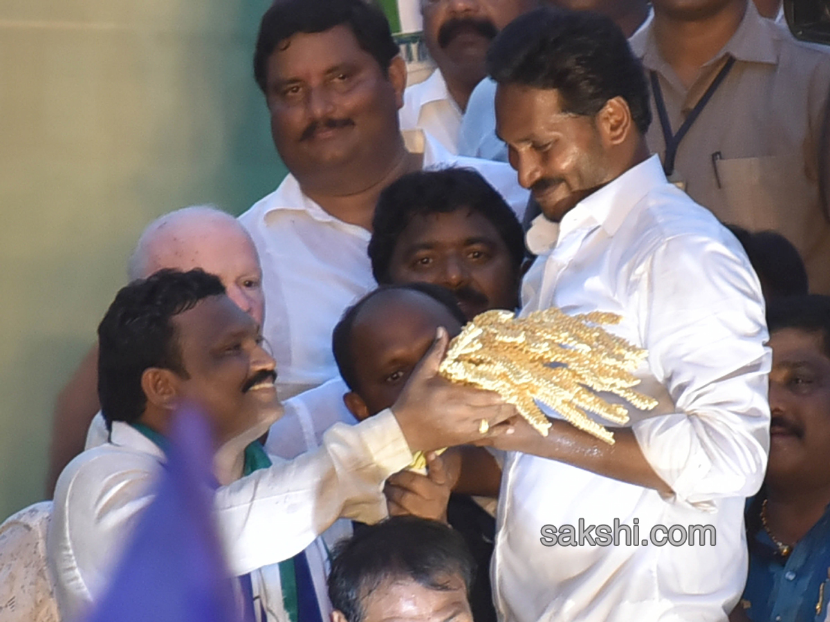 Ys Jagan Mohan Reddy Padayatra day 192 images in P. Gannavaram - Sakshi11