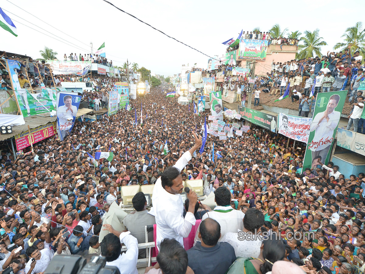 Ys Jagan Mohan Reddy Padayatra day 192 images in P. Gannavaram - Sakshi1