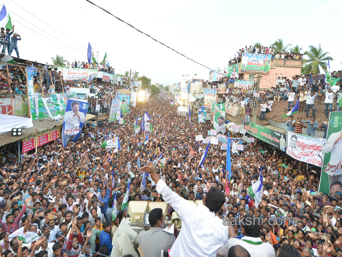 Ys Jagan Mohan Reddy Padayatra day 192 images in P. Gannavaram - Sakshi3