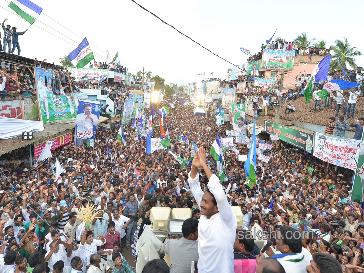 Ys Jagan Mohan Reddy Padayatra day 192 images in P. Gannavaram - Sakshi4