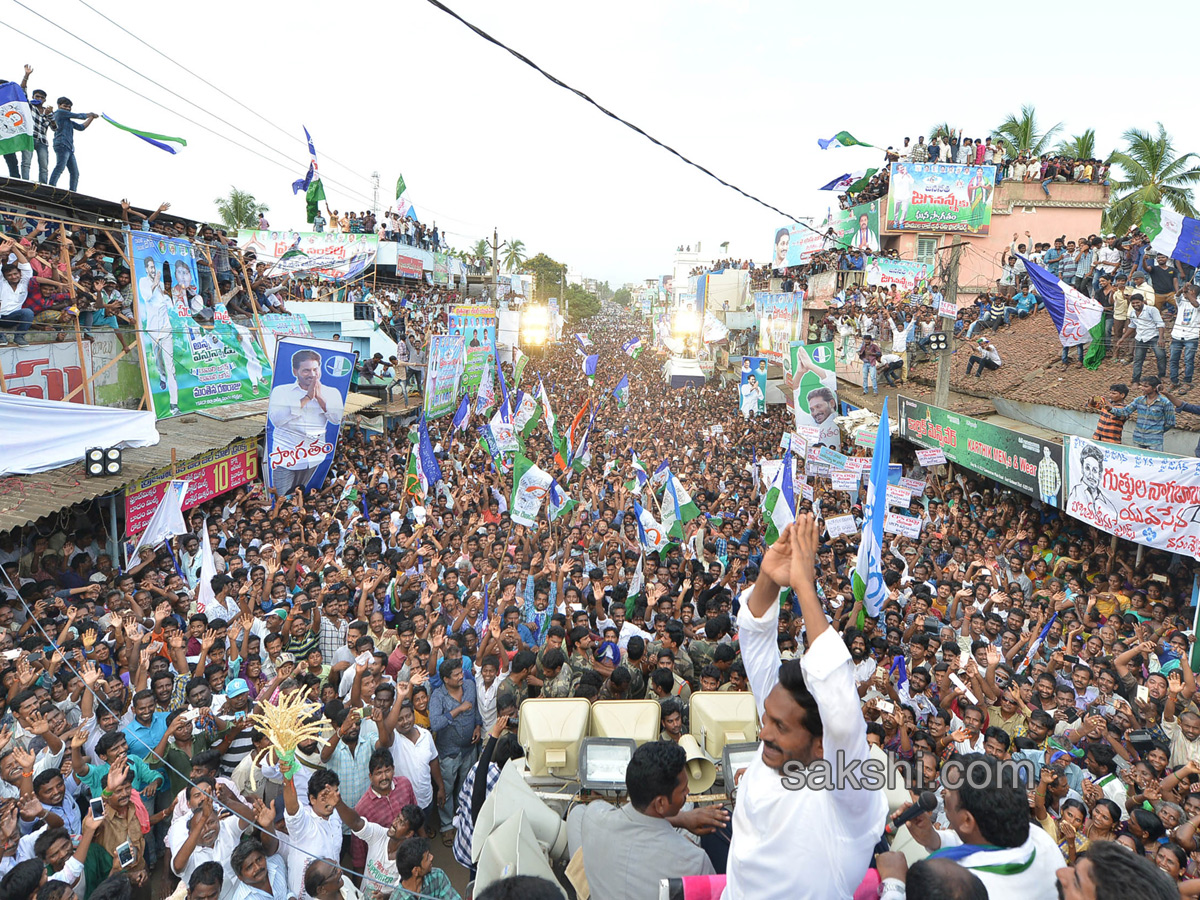 Ys Jagan Mohan Reddy Padayatra day 192 images in P. Gannavaram - Sakshi5