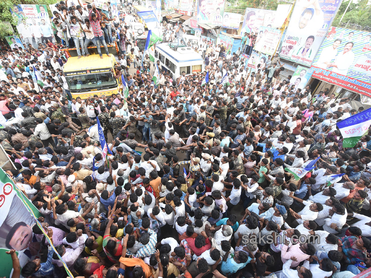 Ys Jagan Mohan Reddy Padayatra day 192 images in P. Gannavaram - Sakshi7