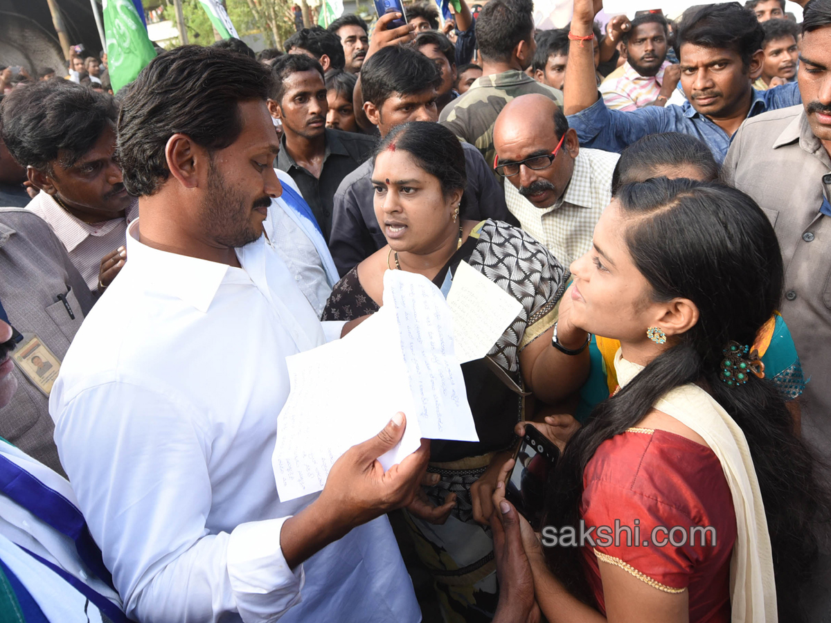 Ys Jagan Mohan Reddy Padayatra day 192 images in P. Gannavaram - Sakshi9