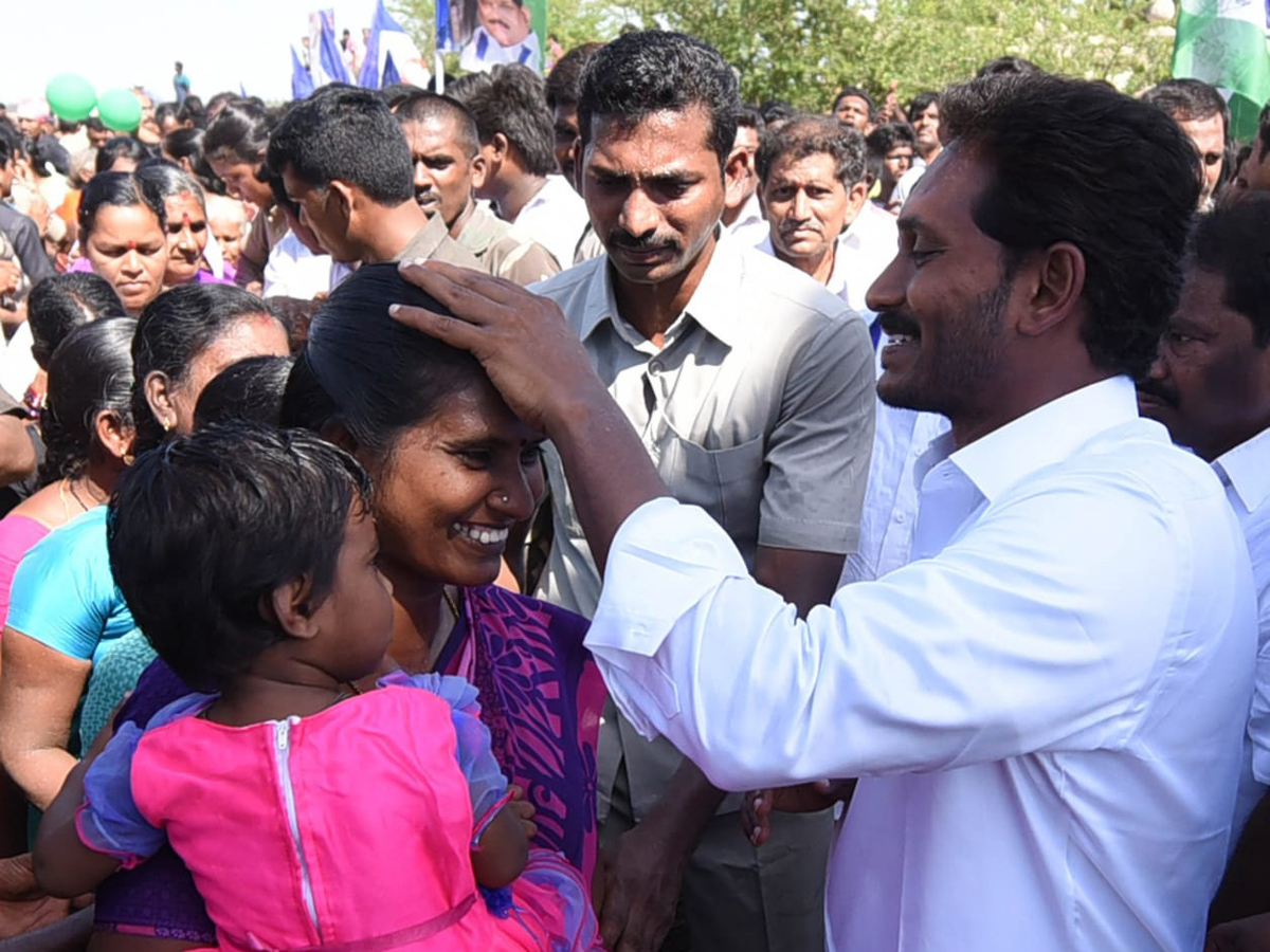 Ys jagan padayatra Photo Gallery - Sakshi4