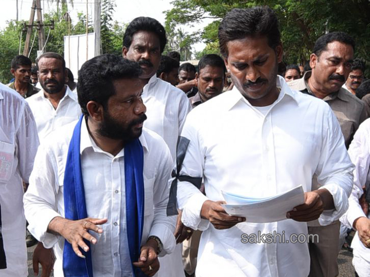 YS Jagan Padayatra 178th day Images in Palakollu - Sakshi17