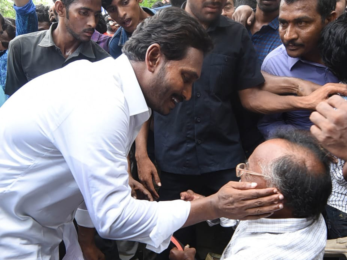 Ys jagan padayatra Photo Gallery - Sakshi11