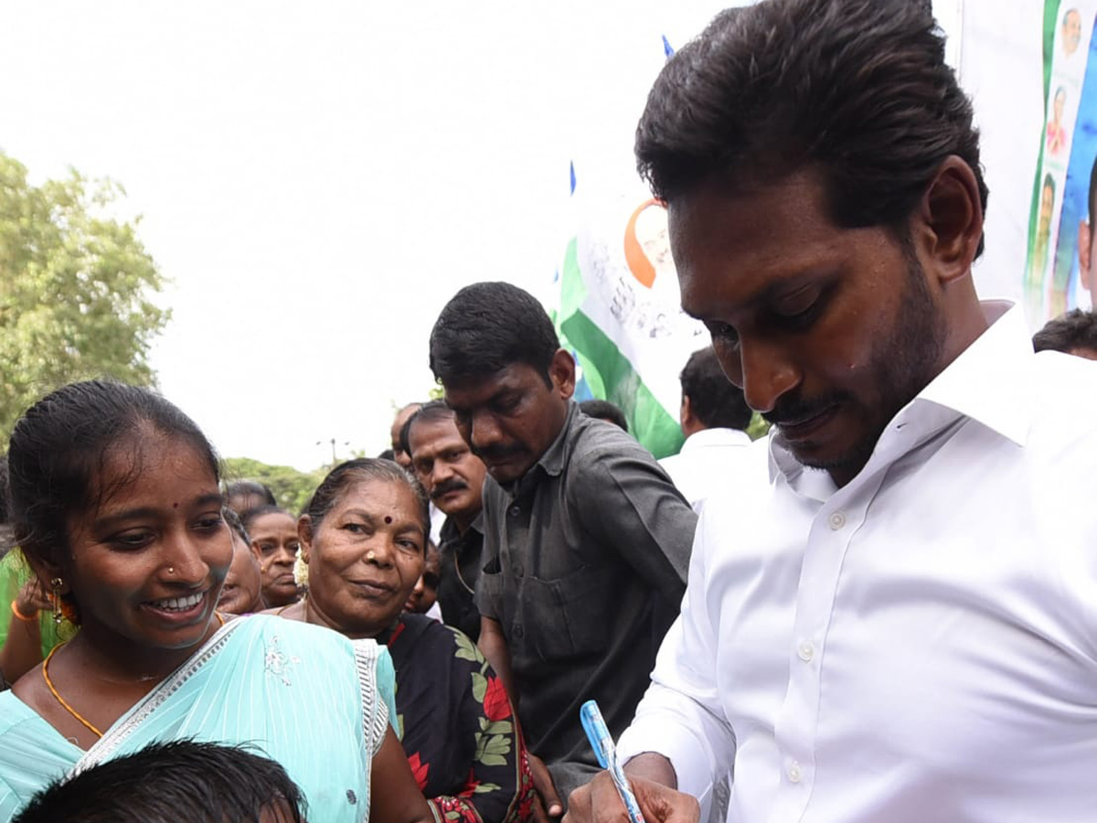 Ys jagan padayatra Photo Gallery - Sakshi13