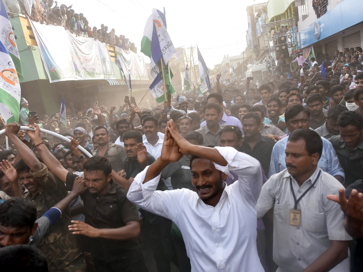 Ys Jagan Mohan Reddy Padayatra day 194 Photos  in Razole  - Sakshi9