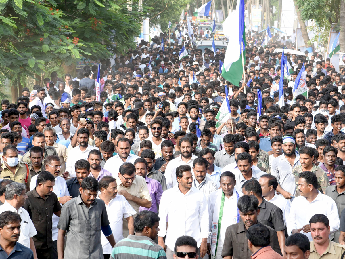 Ys Jagan Mohan Reddy Padayatra day 194 Photos  in Razole  - Sakshi10