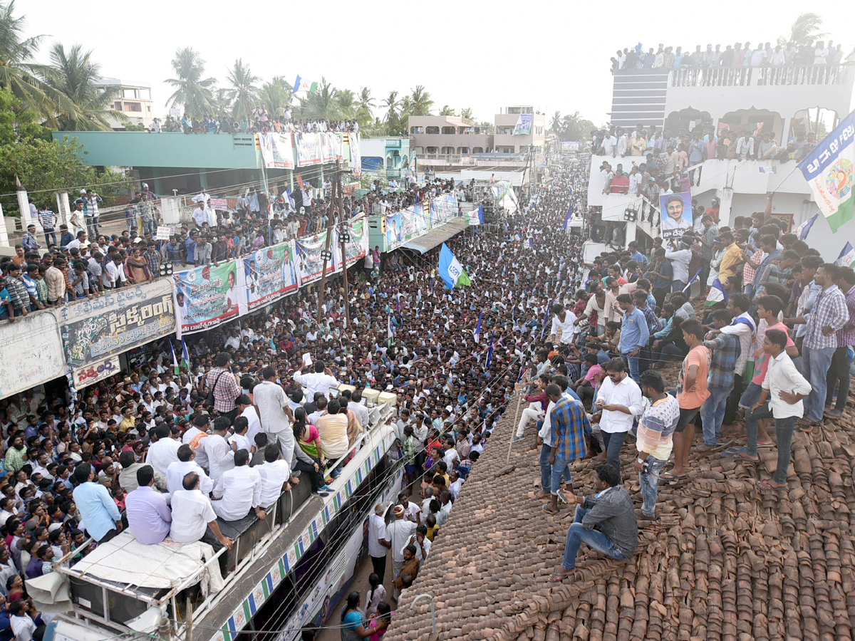 Ys Jagan Mohan Reddy Padayatra day 194 Photos  in Razole  - Sakshi11