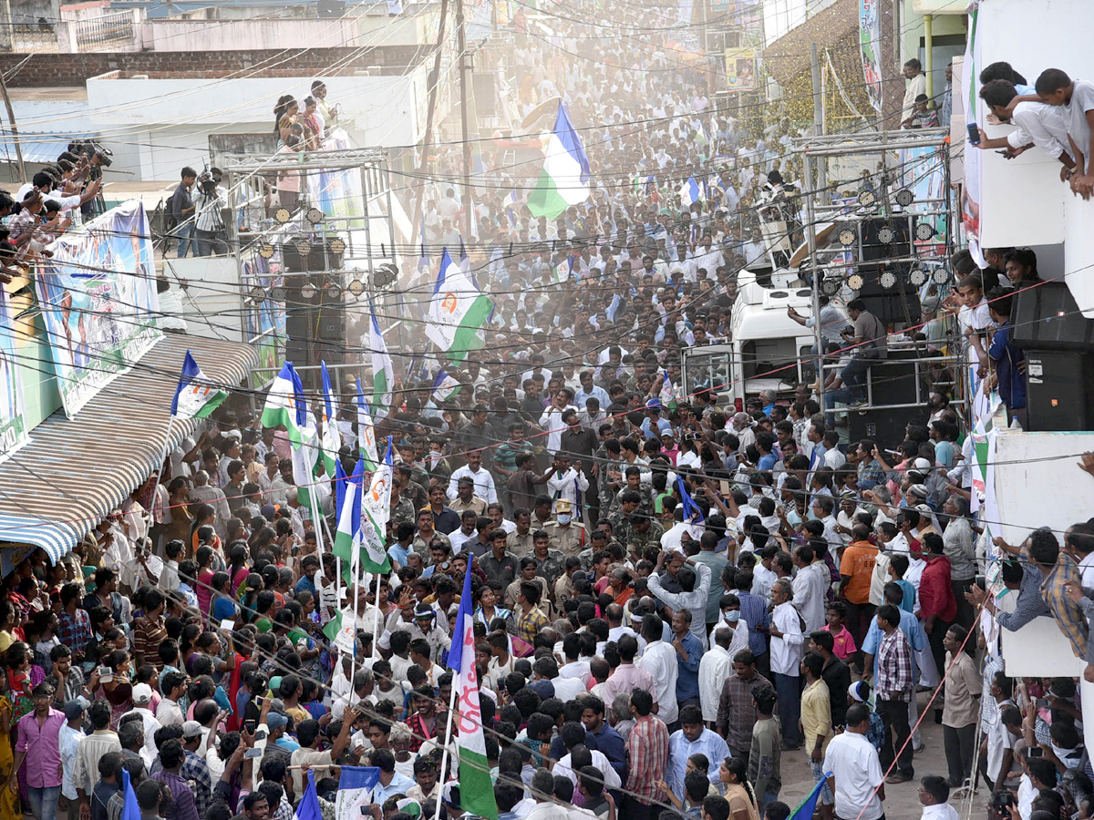 Ys Jagan Mohan Reddy Padayatra day 194 Photos  in Razole  - Sakshi12