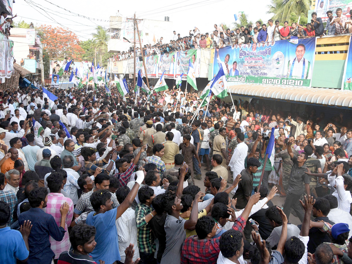 Ys Jagan Mohan Reddy Padayatra day 194 Photos  in Razole  - Sakshi14