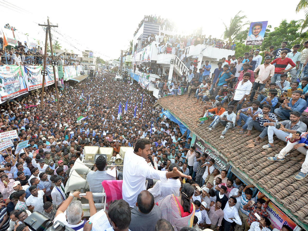 Ys Jagan Mohan Reddy Padayatra day 194 Photos  in Razole  - Sakshi1