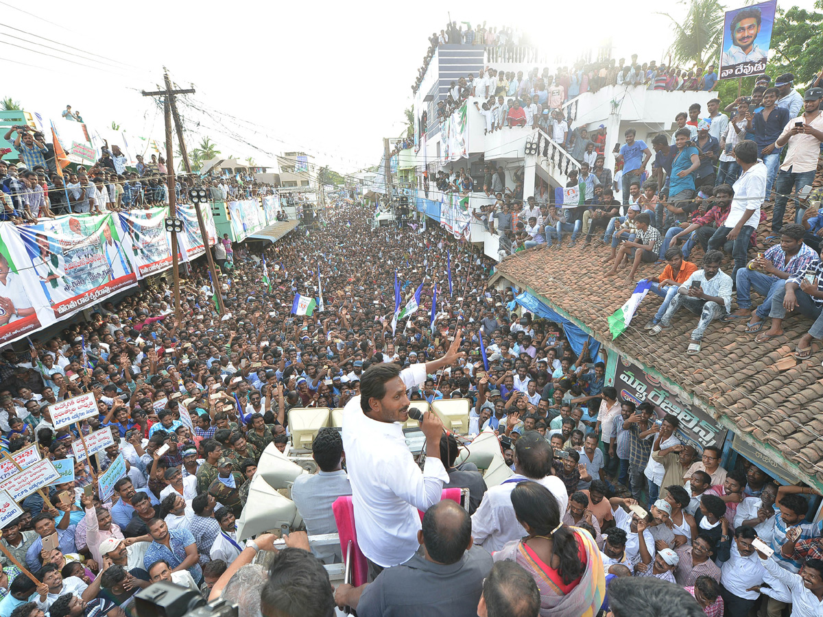 Ys Jagan Mohan Reddy Padayatra day 194 Photos  in Razole  - Sakshi6