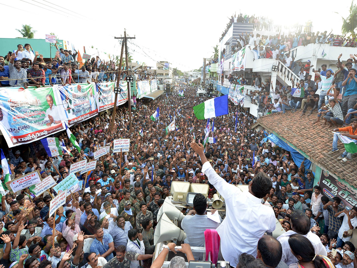 Ys Jagan Mohan Reddy Padayatra day 194 Photos  in Razole  - Sakshi7