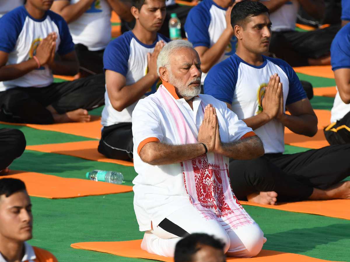 International Yoga Day Dehradun in Narendra Modi Photo Gallery - Sakshi5