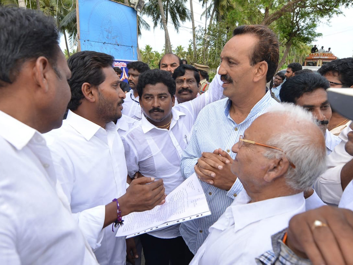 Ys jagan padayatra Photo Gallery - Sakshi12