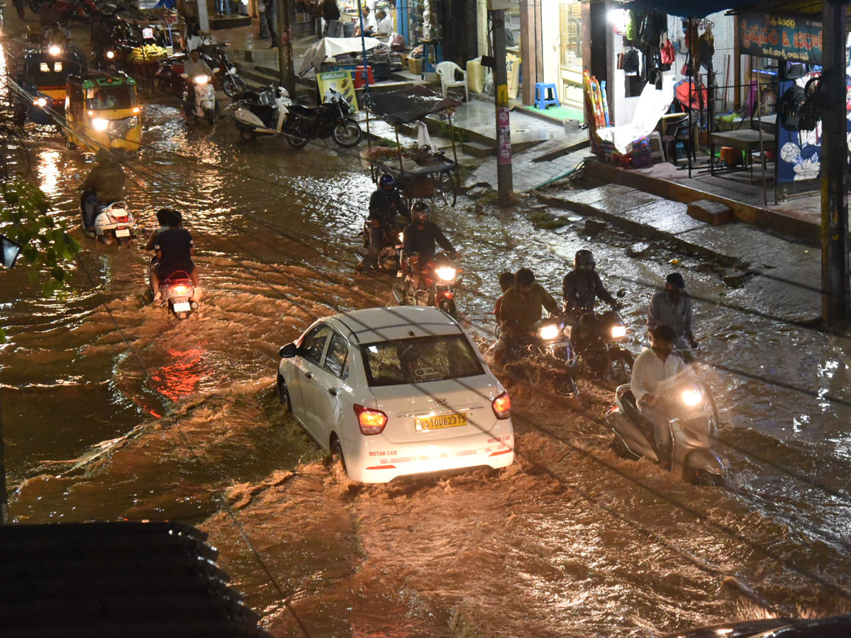 Heavy rain in hyderabad Photo Gallery - Sakshi1