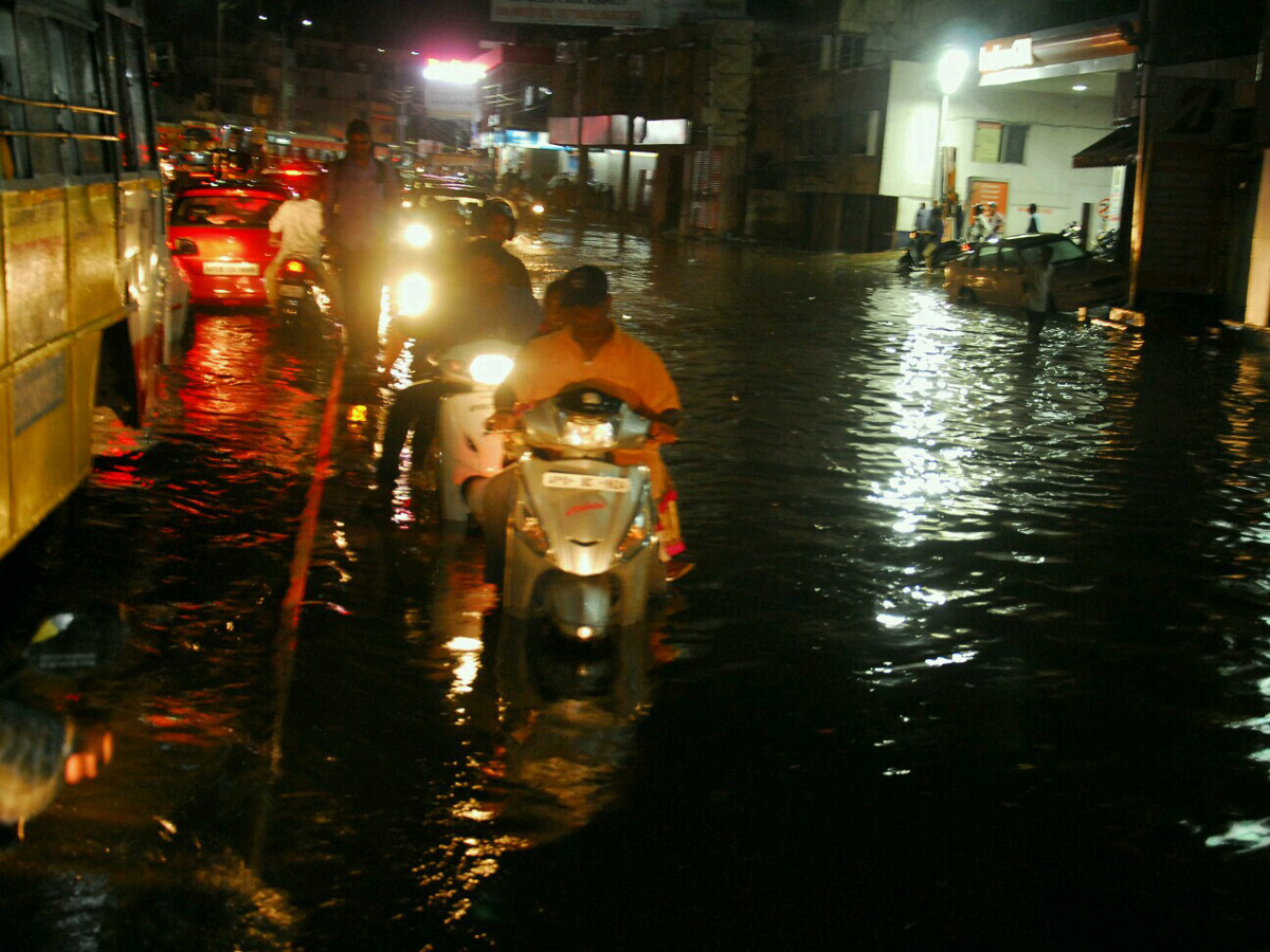 Heavy rain in hyderabad Photo Gallery - Sakshi10