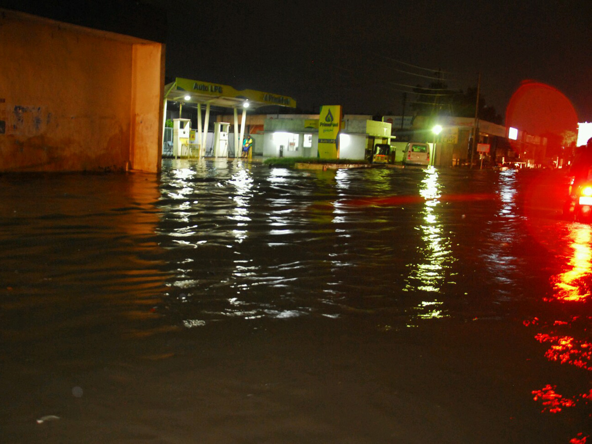 Heavy rain in hyderabad Photo Gallery - Sakshi14