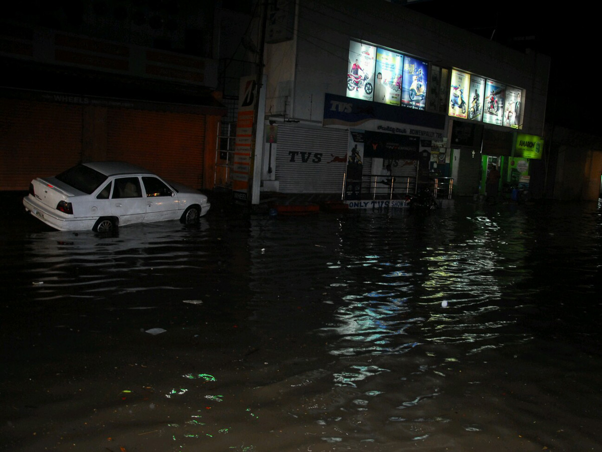 Heavy rain in hyderabad Photo Gallery - Sakshi15