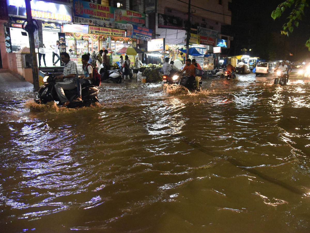 Heavy rain in hyderabad Photo Gallery - Sakshi2