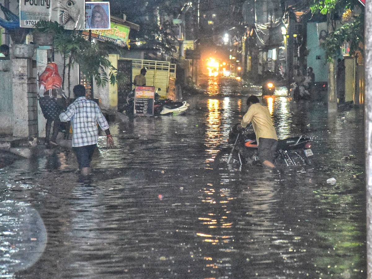 Heavy rain in hyderabad Photo Gallery - Sakshi20