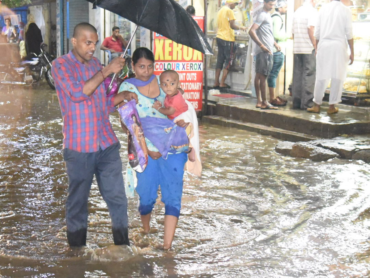 Heavy rain in hyderabad Photo Gallery - Sakshi27