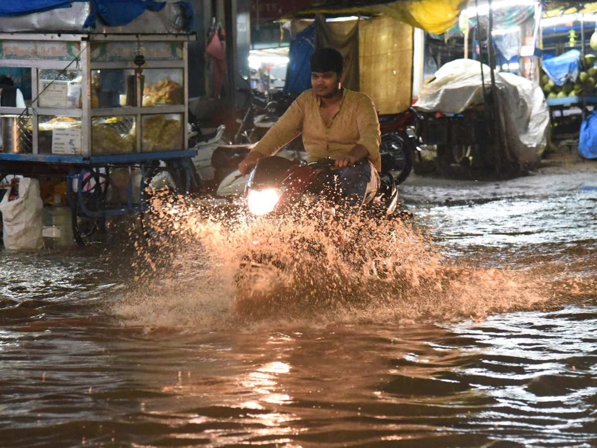 Heavy rain in hyderabad Photo Gallery - Sakshi3