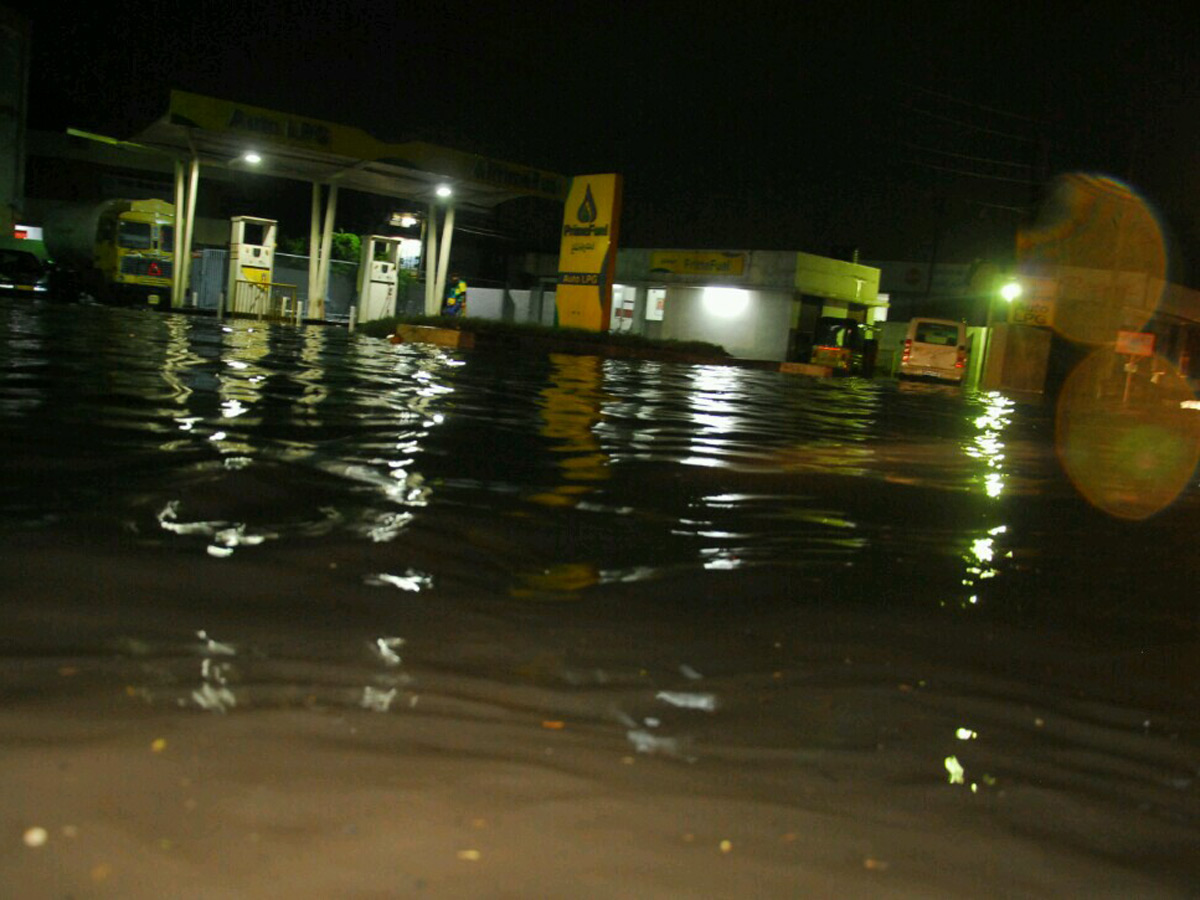 Heavy rain in hyderabad Photo Gallery - Sakshi4