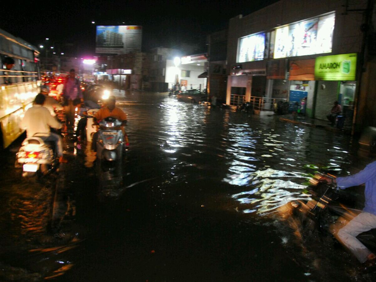 Heavy rain in hyderabad Photo Gallery - Sakshi9