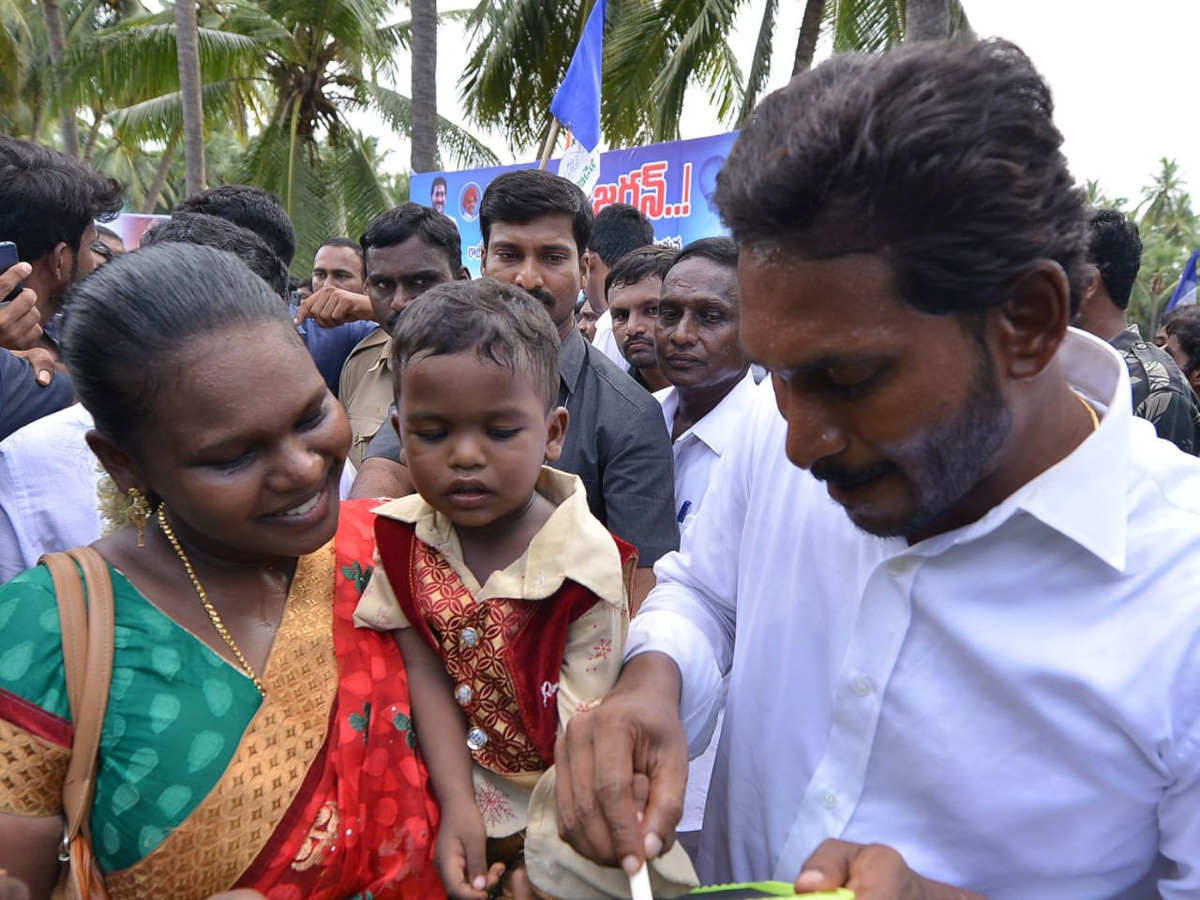 Ys jagan padayatra Photo Gallery - Sakshi4