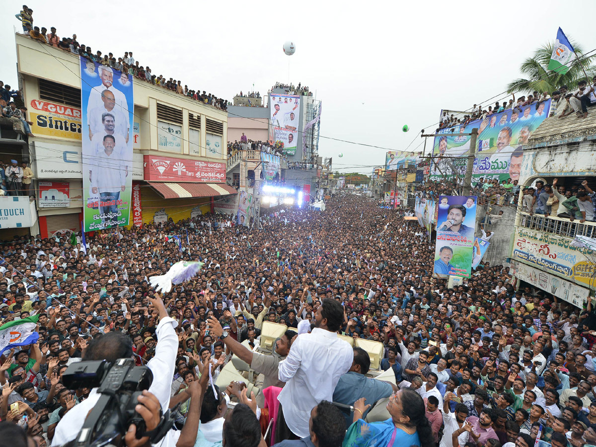 Ys Jagan Padayatra in Amalapuram Photo Gallery - Sakshi22