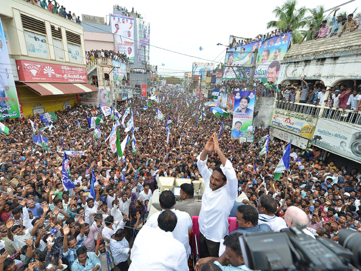 Ys Jagan Padayatra in Amalapuram Photo Gallery - Sakshi5