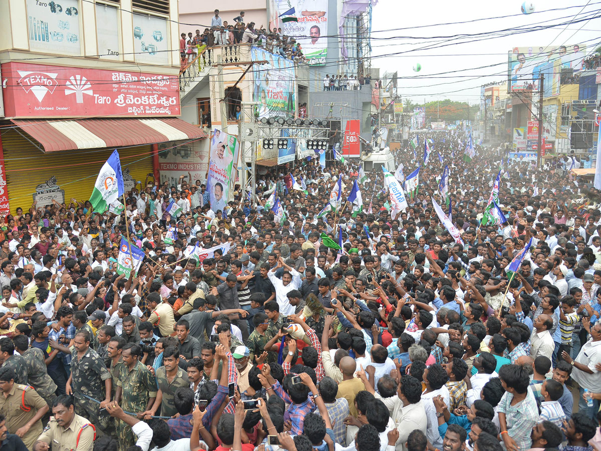 Ys Jagan Padayatra in Amalapuram Photo Gallery - Sakshi8