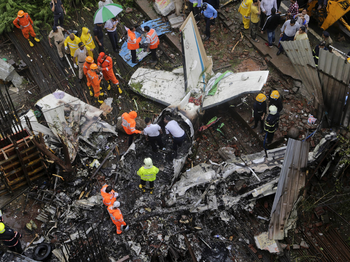 Chartered plane crashes in Mumbai - Sakshi1