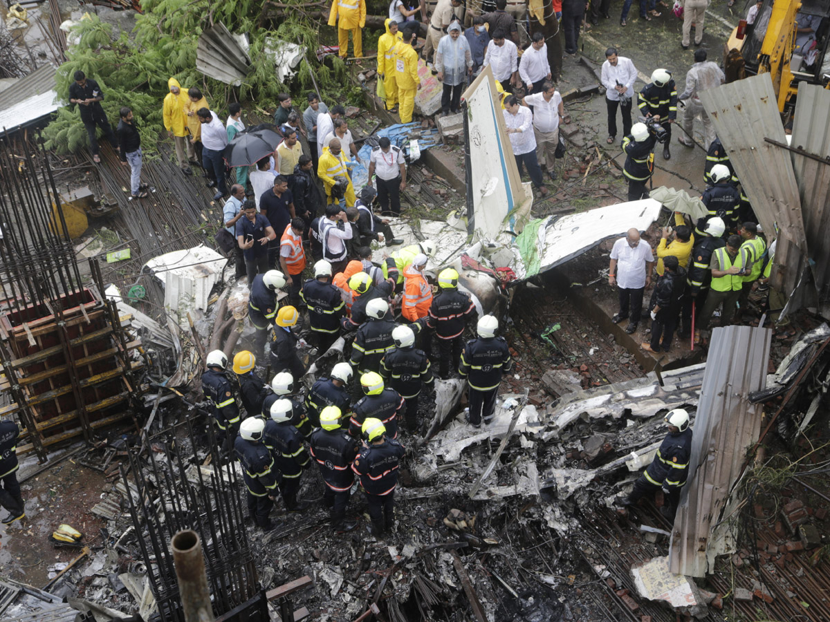 Chartered plane crashes in Mumbai - Sakshi6