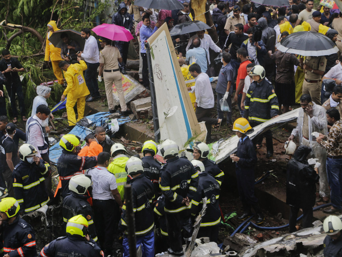 Chartered plane crashes in Mumbai - Sakshi7