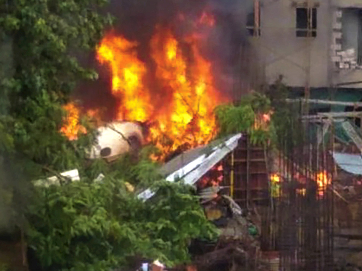 Chartered plane crashes in Mumbai - Sakshi9