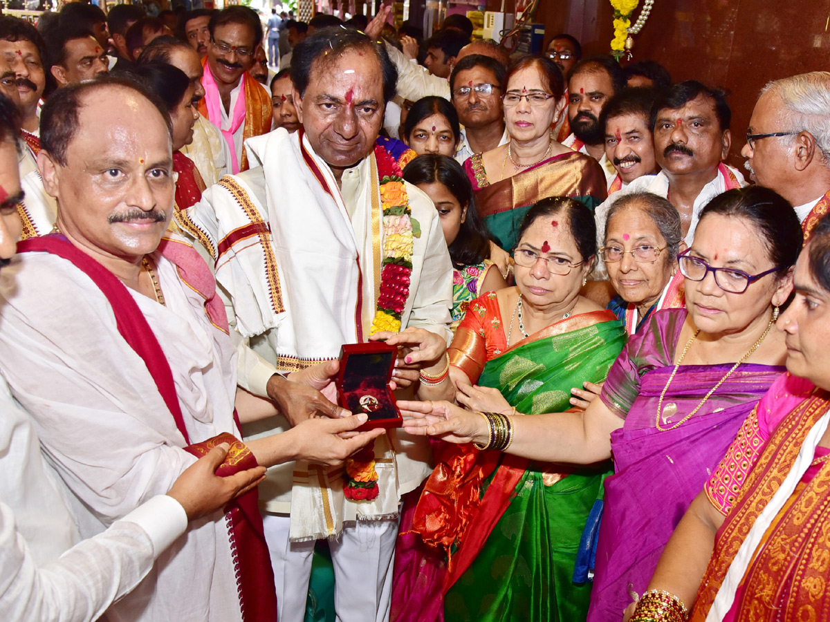 KCR to visit Kanaka Durga Temple in Vijayawada Photo Gallery - Sakshi1