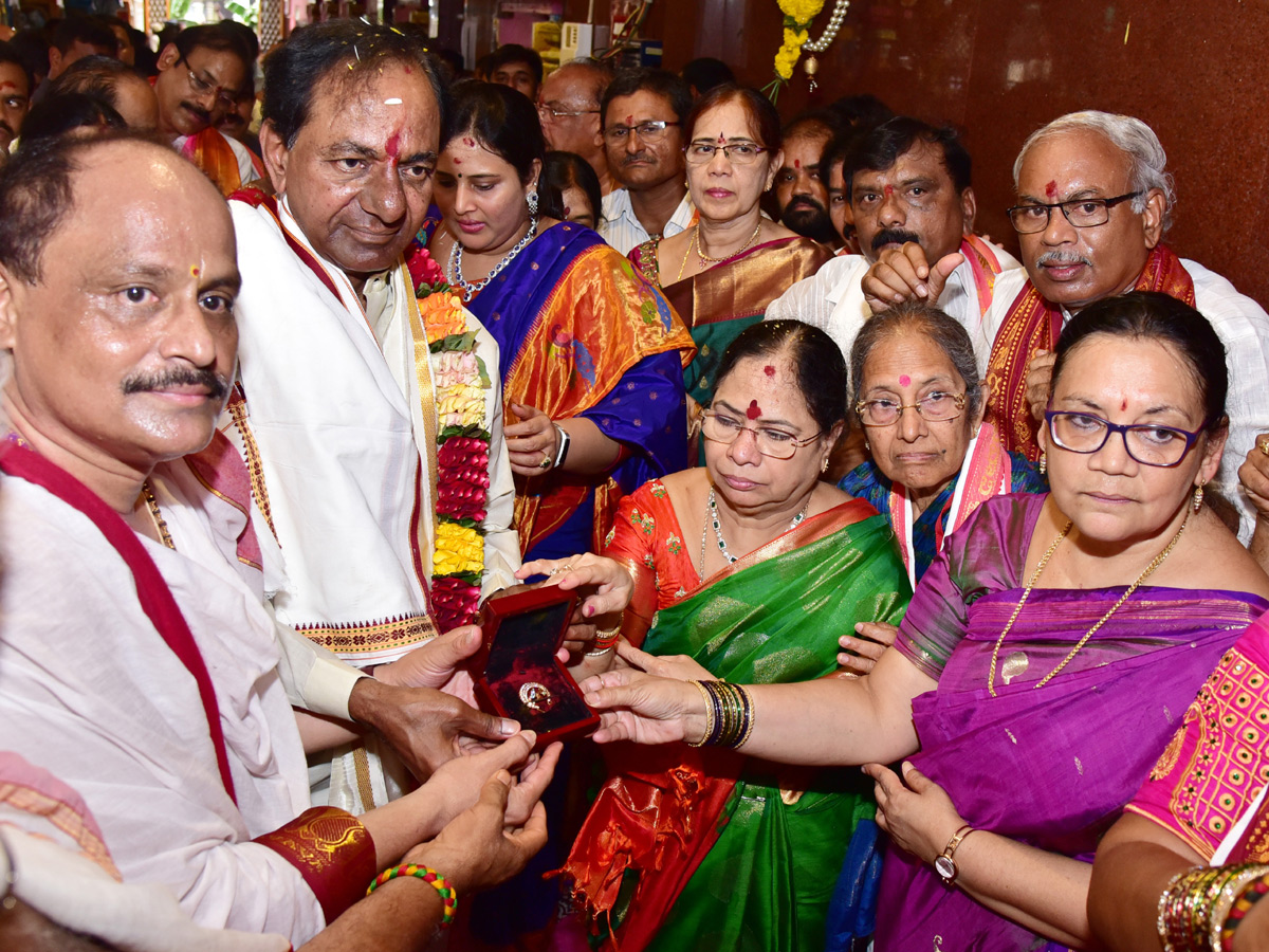 KCR to visit Kanaka Durga Temple in Vijayawada Photo Gallery - Sakshi4