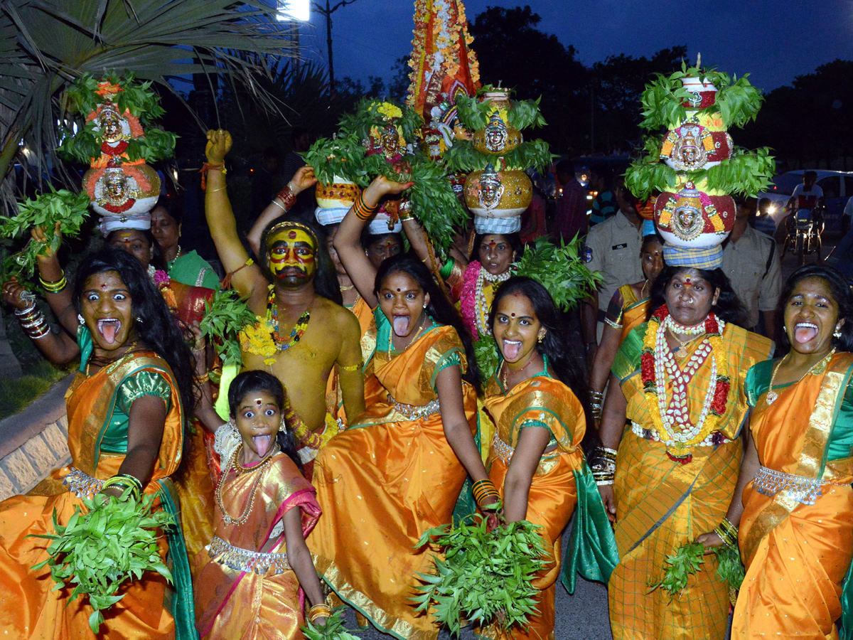 Telangana Cultural Carnival 2018 in Hyderabad Photo Gallery - Sakshi1