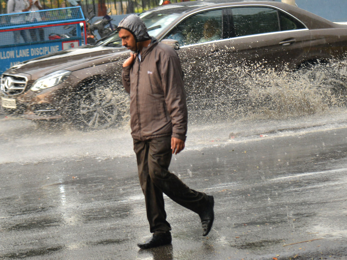 Heavy Rain Hits Hyderabad Photo Gallery - Sakshi10