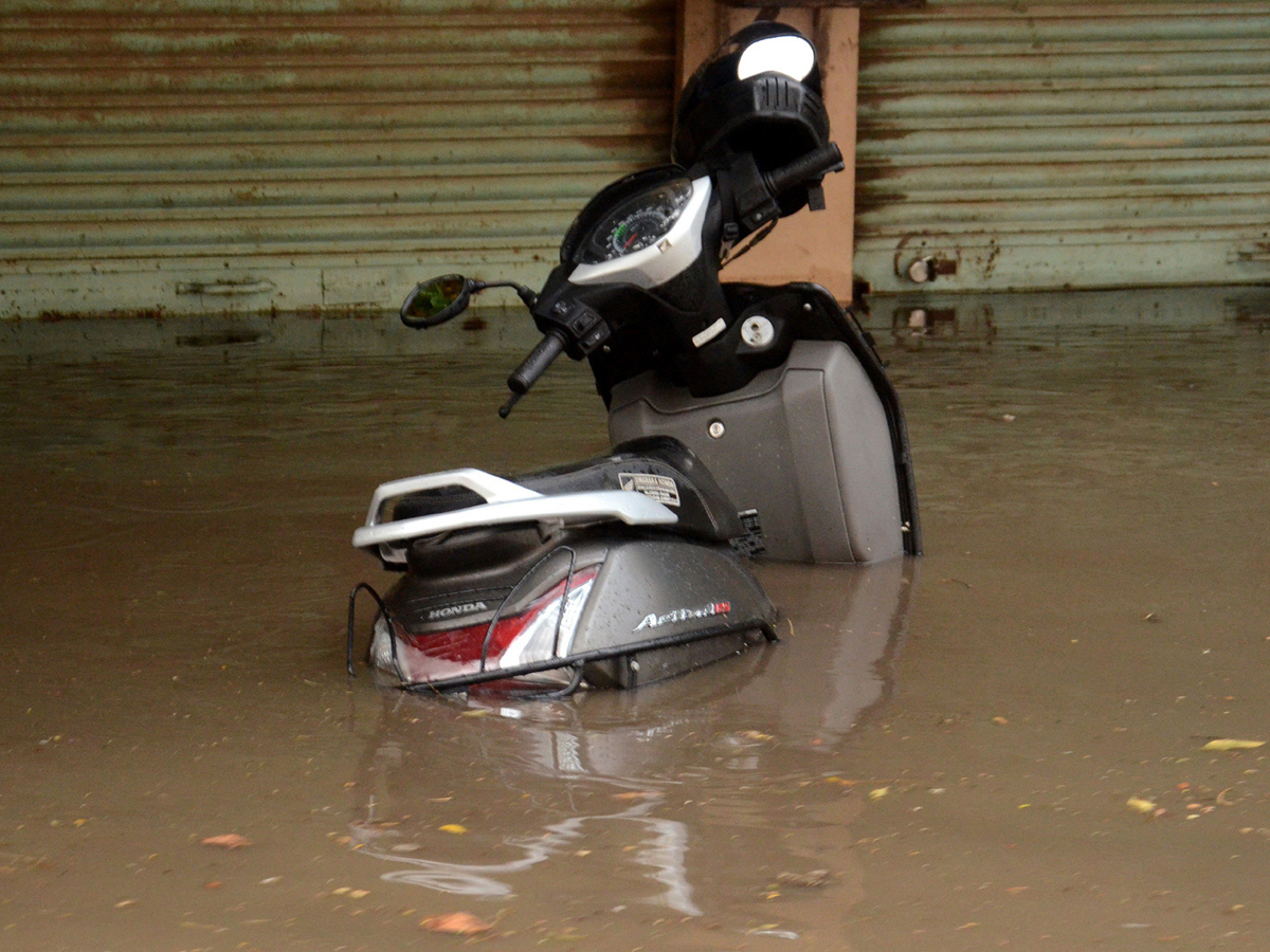 Heavy Rain Hits Hyderabad Photo Gallery - Sakshi11