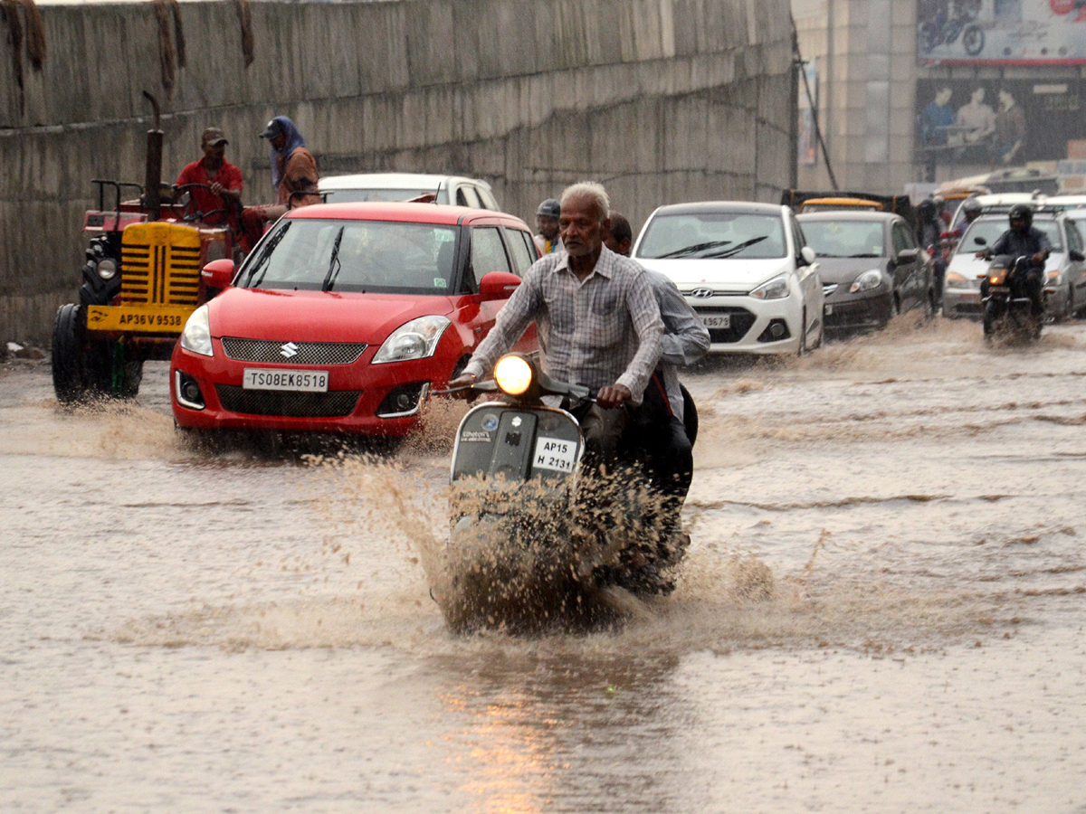 Heavy Rain Hits Hyderabad Photo Gallery - Sakshi12