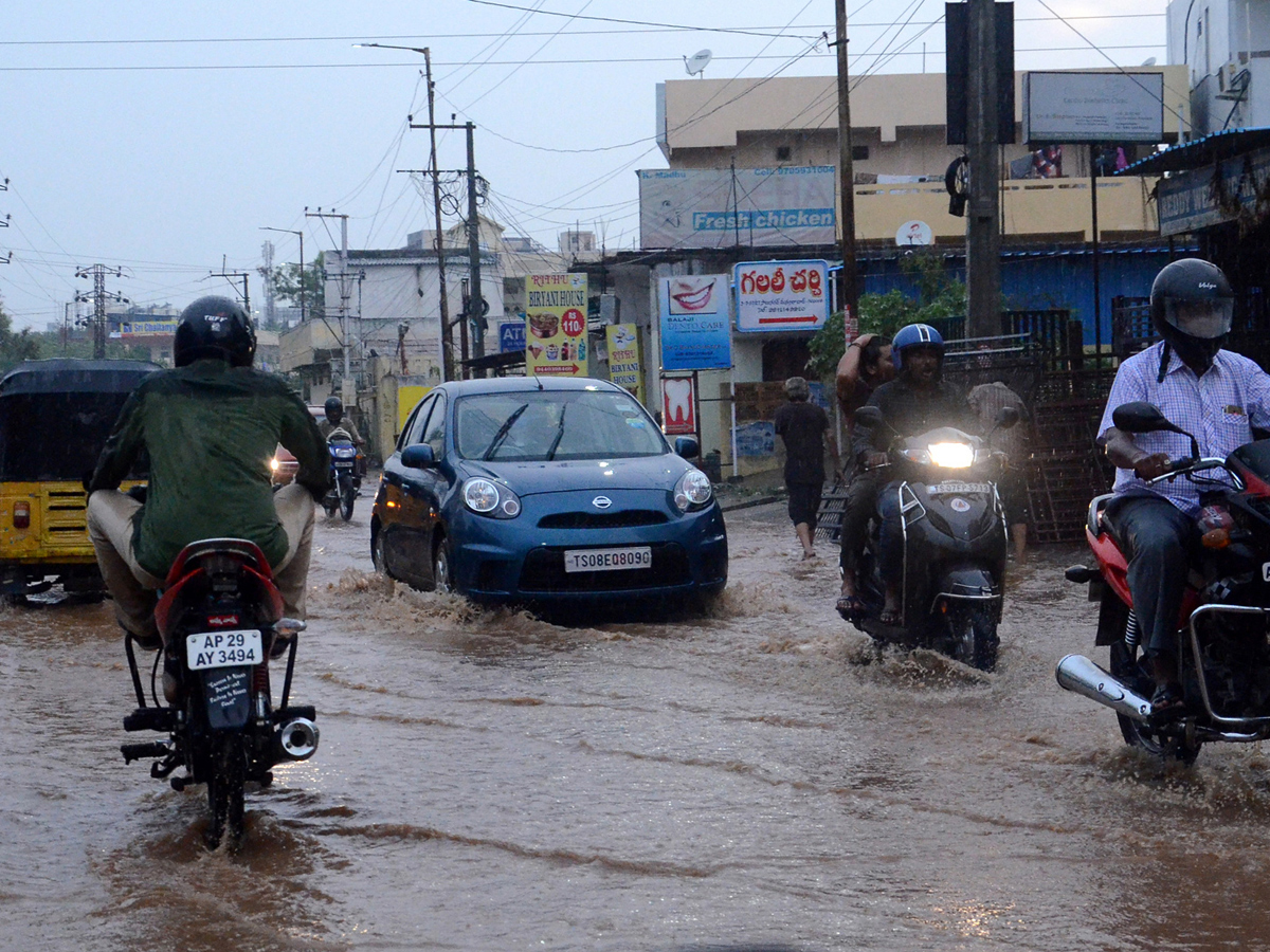 Heavy Rain Hits Hyderabad Photo Gallery - Sakshi13