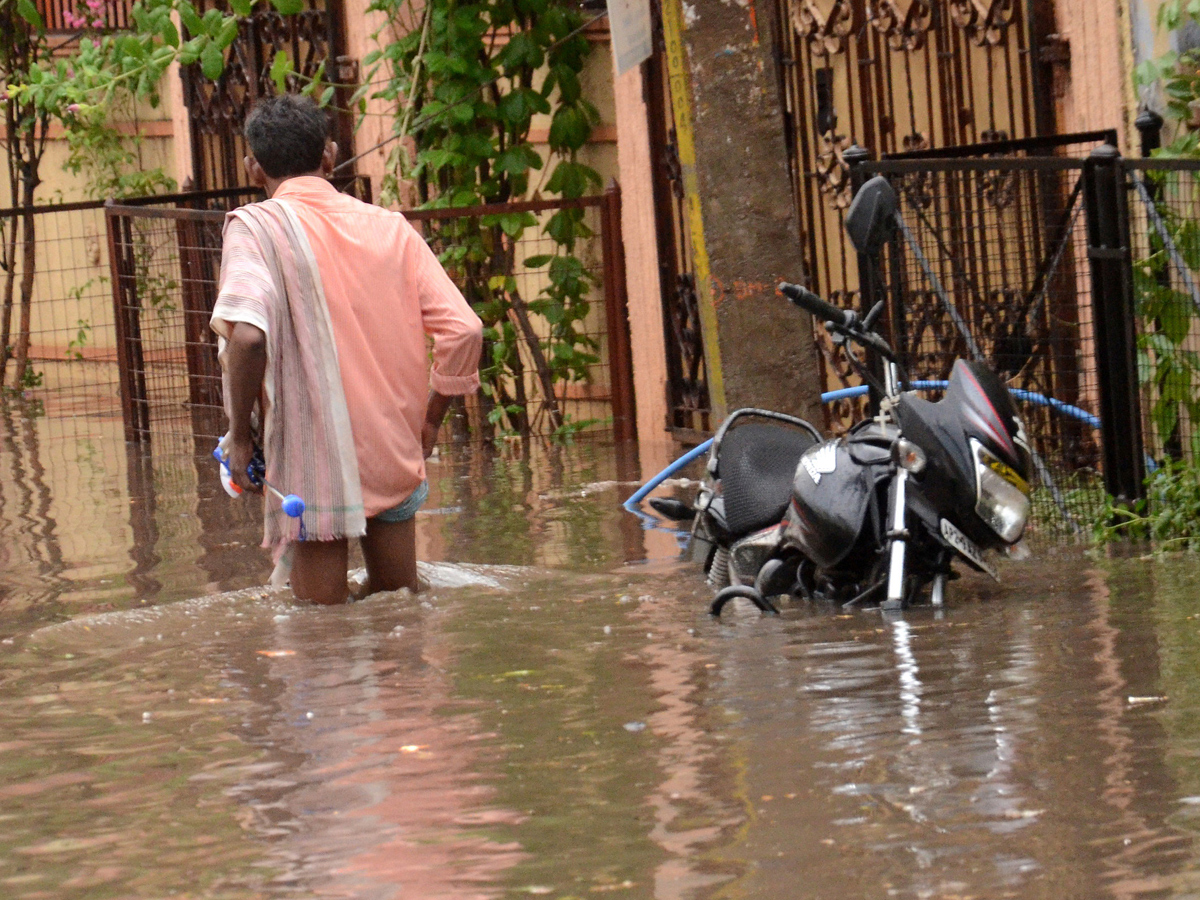 Heavy Rain Hits Hyderabad Photo Gallery - Sakshi14