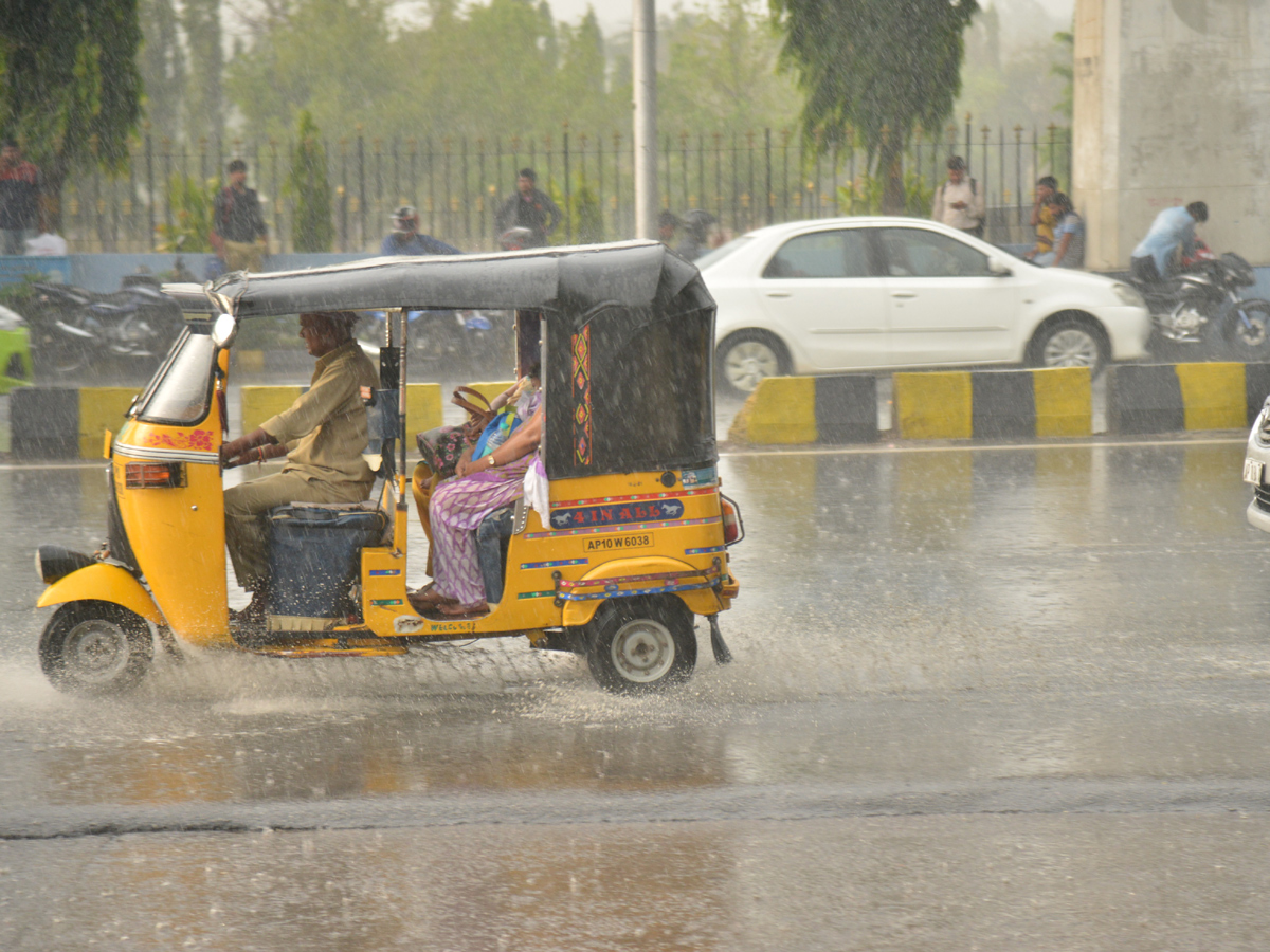 Heavy Rain Hits Hyderabad Photo Gallery - Sakshi15